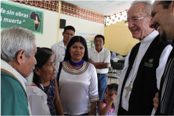 Foto di Julio Caldeira IMC. Da destra: il segretario esecutivo Mauricio López cardinale Claudio Hummes Patricia Gualinga, Leader indigena